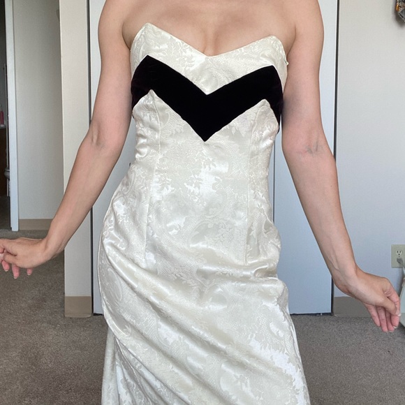 White & Black Victorian Gothic Dress - Picture 3 of 15